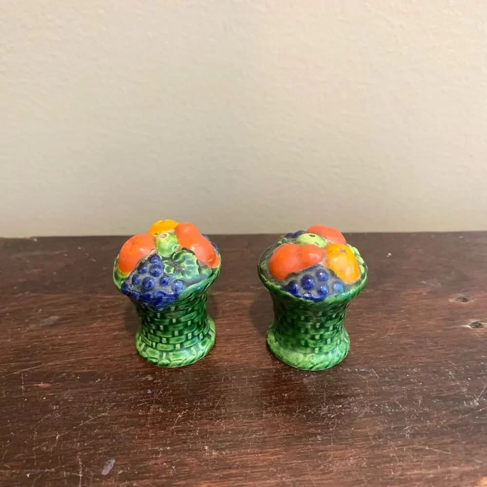 Vintage‎ green woven basket with fruit ceramic salt & pepper shaker set